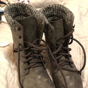Combat boots